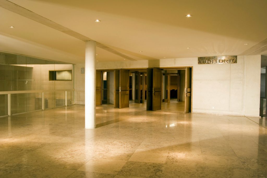 Átrio do auditório principal / Main auditorium atrium